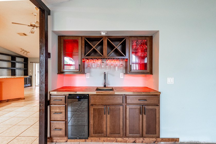 This is a unapproved short sale. Submit your offer for this - photo 8