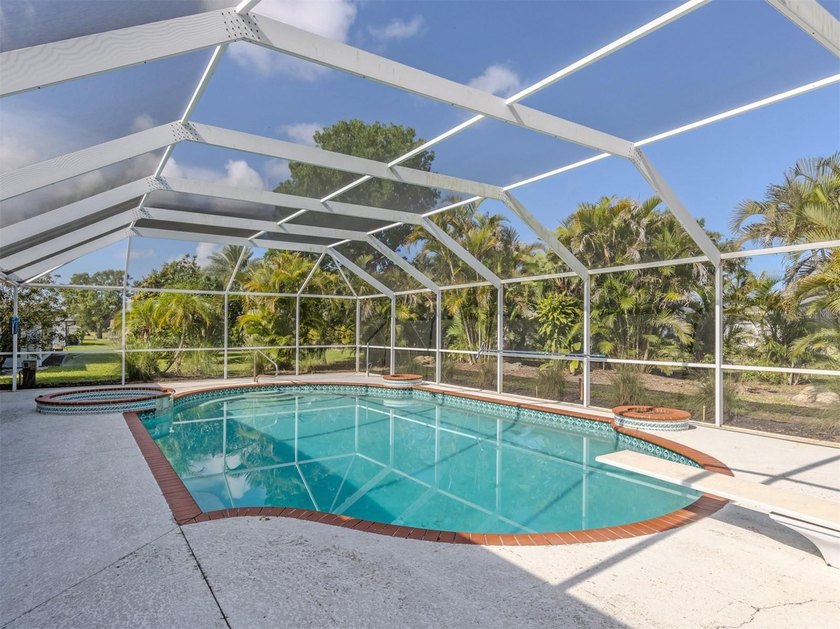Welcome to this quaint and charming four-bedroom, three-bath - photo 22