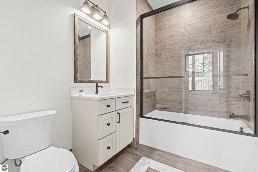 Under $800K in Charlevoix - brand-new luxury offering. Hard to - photo 3
