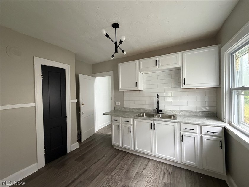 Looking for a turnkey investment or the perfect owner-occupied - photo 11
