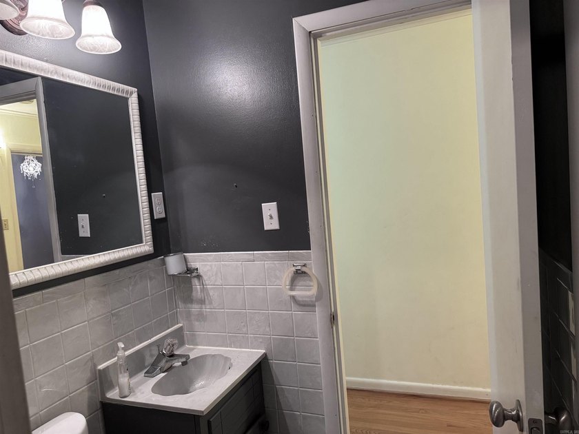 New photos! Welcome to this charming 3-bedroom, 1.5-bath ranch - photo 13