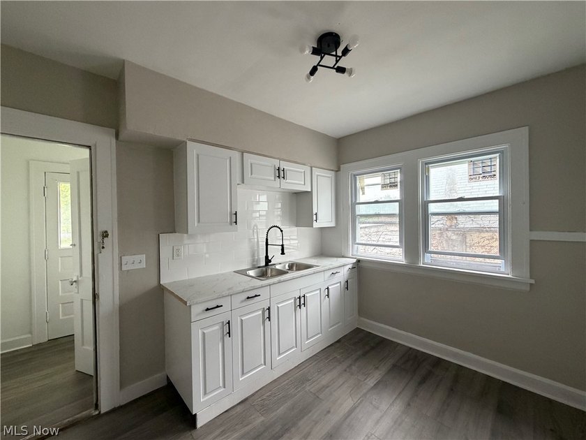 Looking for a turnkey investment or the perfect owner-occupied - photo 15