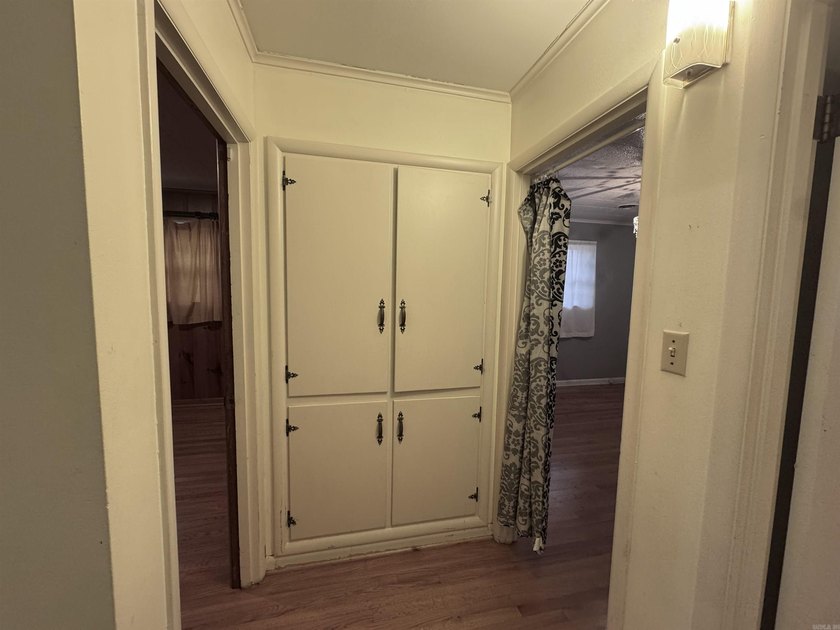 New photos! Welcome to this charming 3-bedroom, 1.5-bath ranch - photo 17
