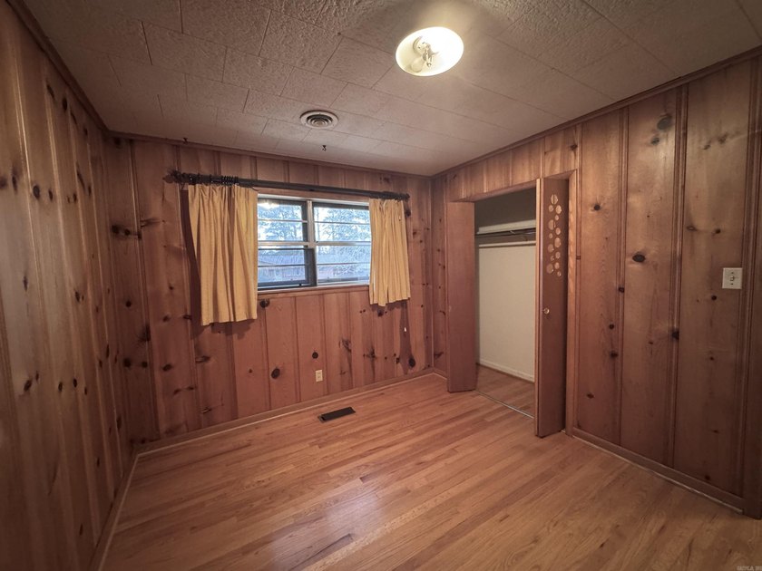 New photos! Welcome to this charming 3-bedroom, 1.5-bath ranch - photo 20