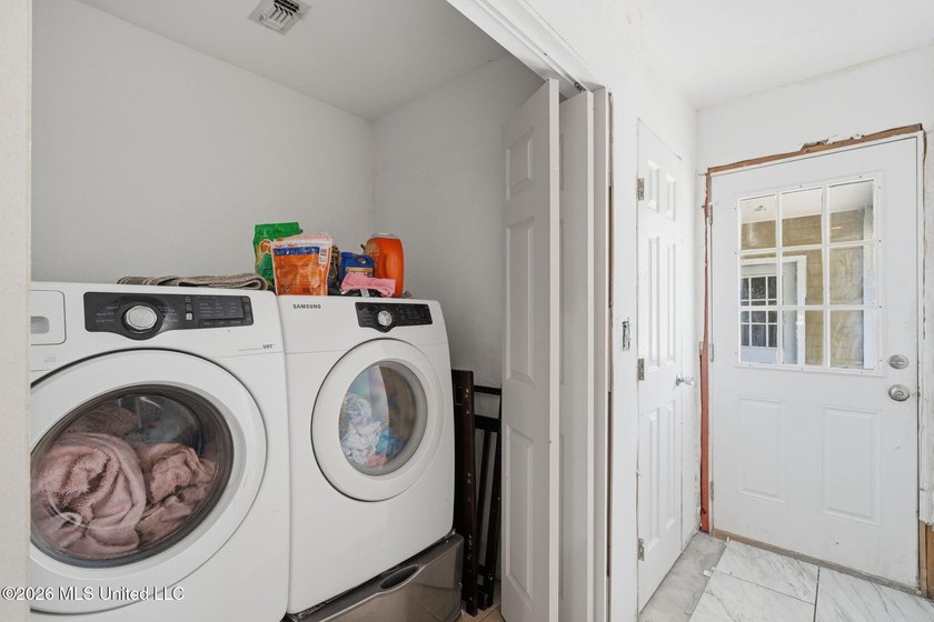 Bring your vision and transform this 3BR/2BA farmhouse-style - photo 20