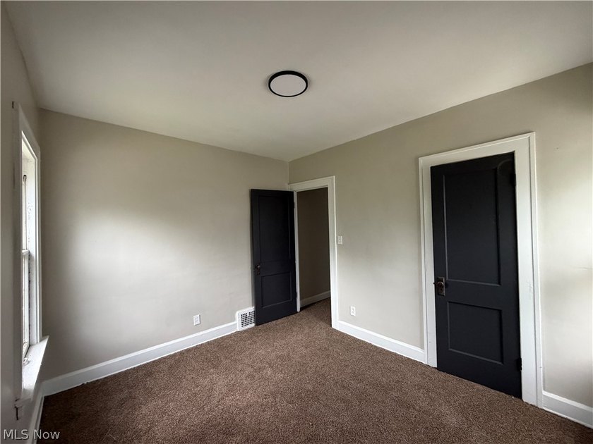 Looking for a turnkey investment or the perfect owner-occupied - photo 23
