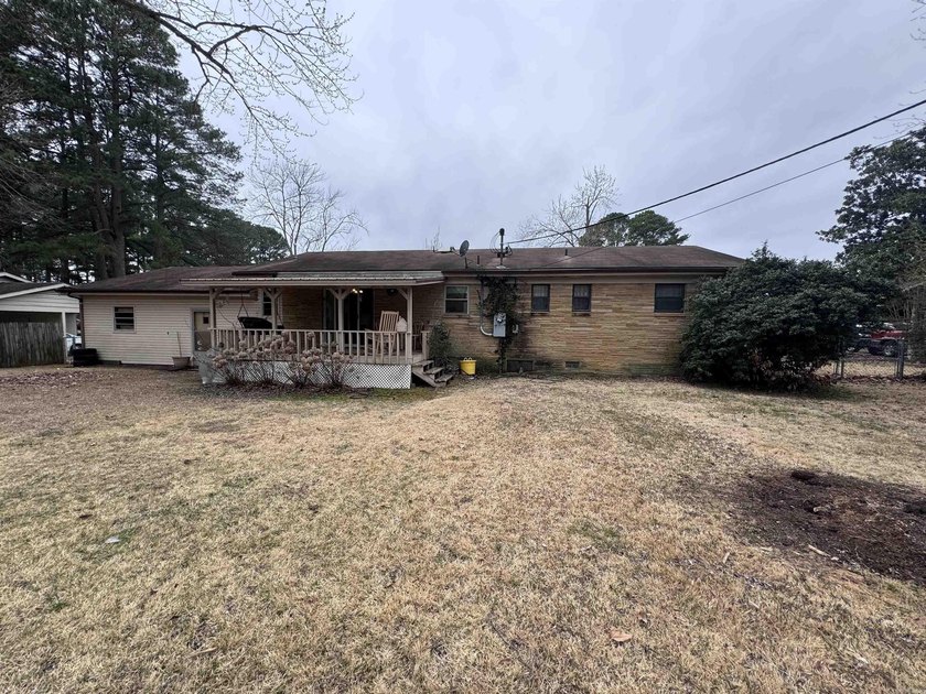 New photos! Welcome to this charming 3-bedroom, 1.5-bath ranch - photo 29