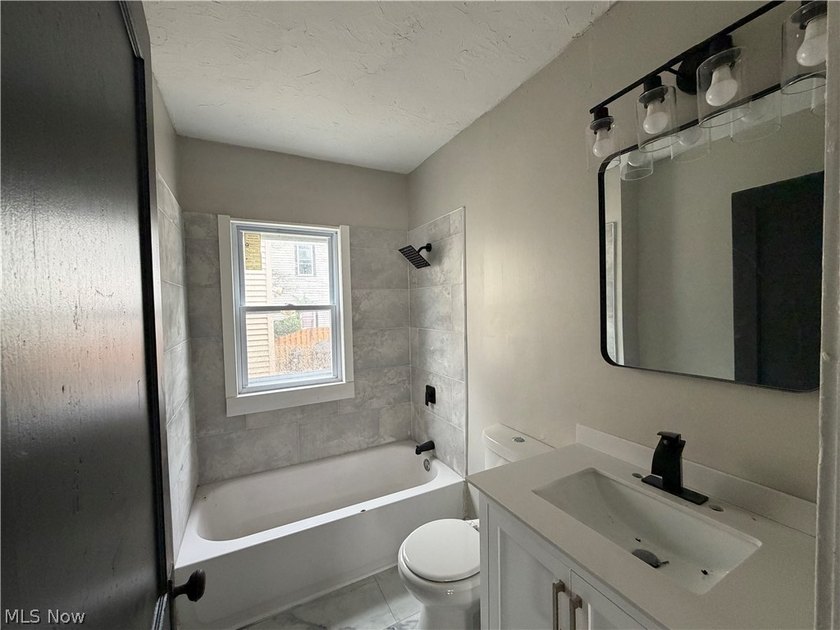 Looking for a turnkey investment or the perfect owner-occupied - photo 29