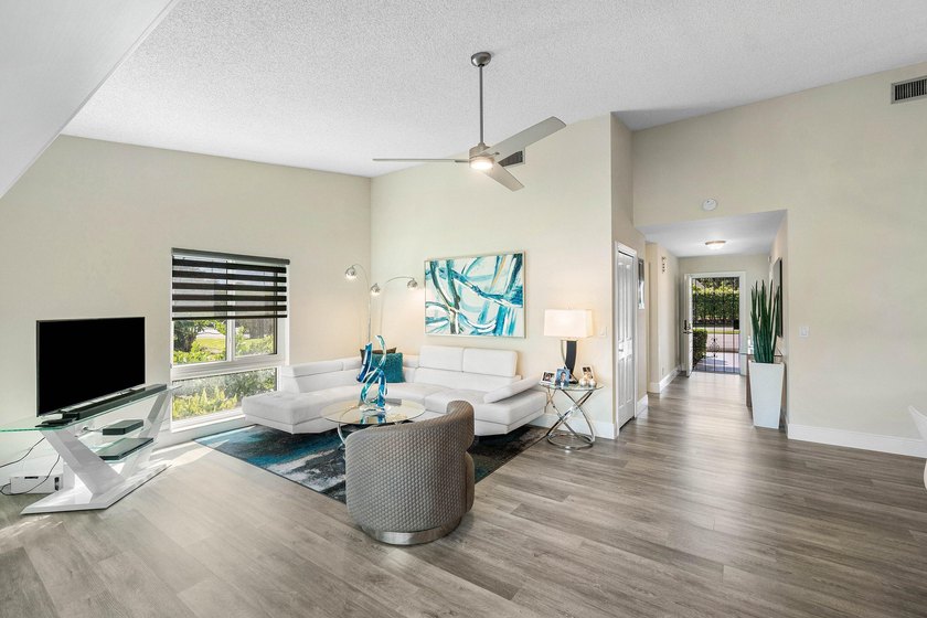 Rarely available &amp; totally remodeled 2-bed, 2-bath END UNIT - photo 5
