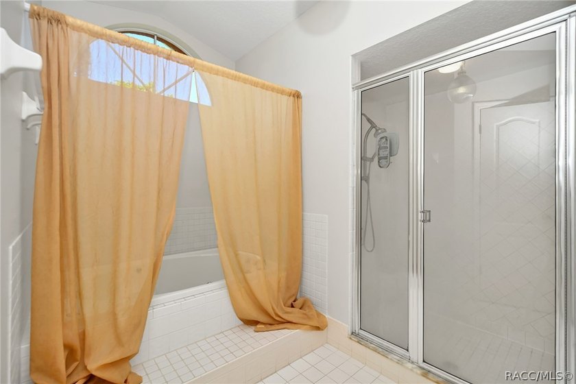Welcome to this light and bright three-bedroom pool home tucked - photo 19