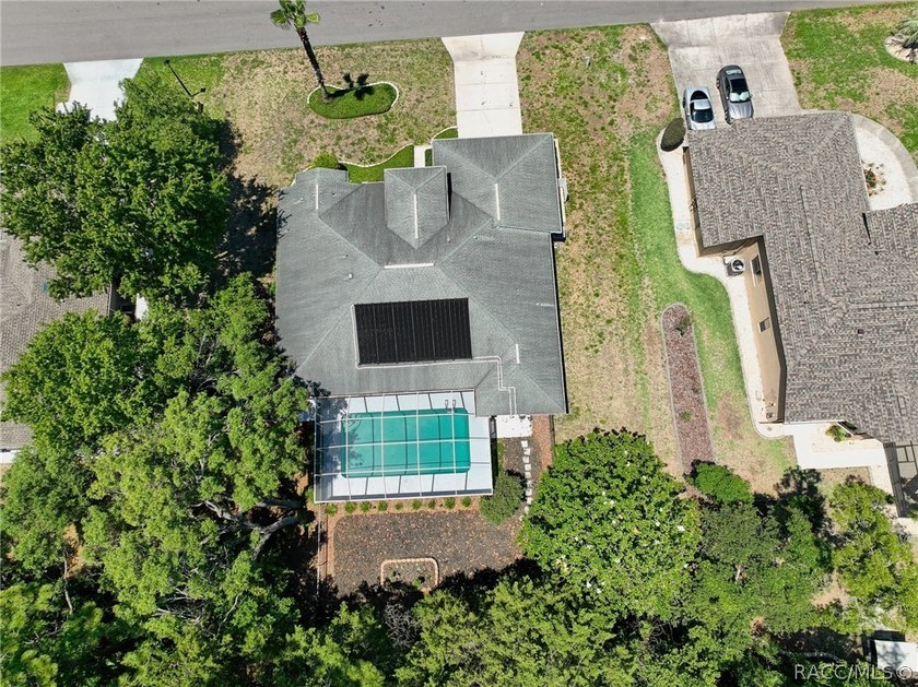 Welcome to this light and bright three-bedroom pool home tucked - photo 43