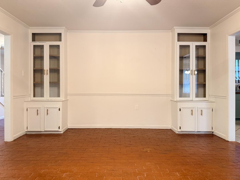 Welcome home to this charming 3-bedroom, 2.5 bath home in the - photo 9