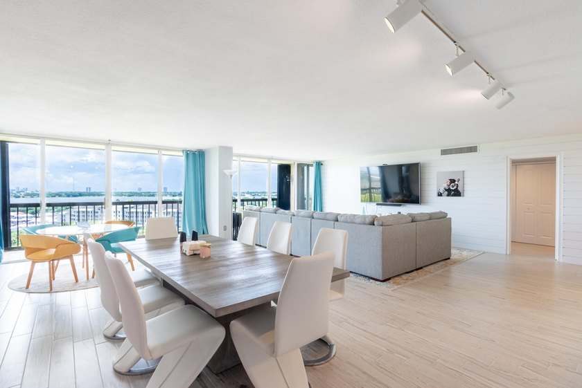Beautiful 3 bedroom 3 full bath unit with Amazing Panoramic - photo 6