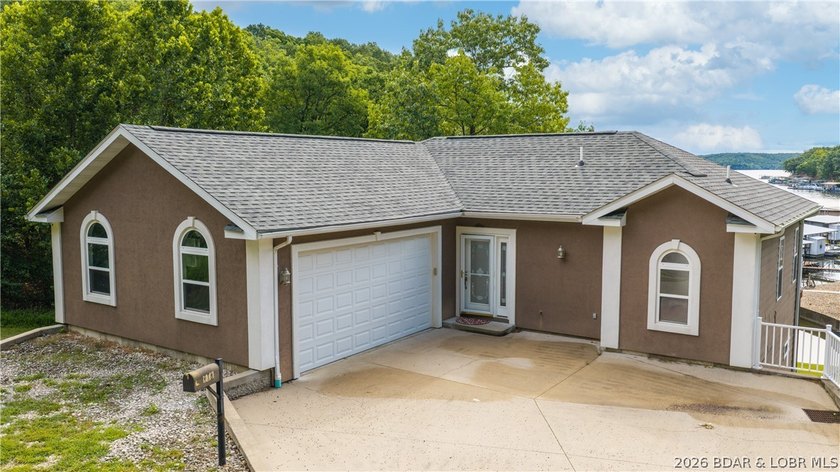 Lakefront living in a peaceful cove at the 26mm! Breathtaking - photo 37