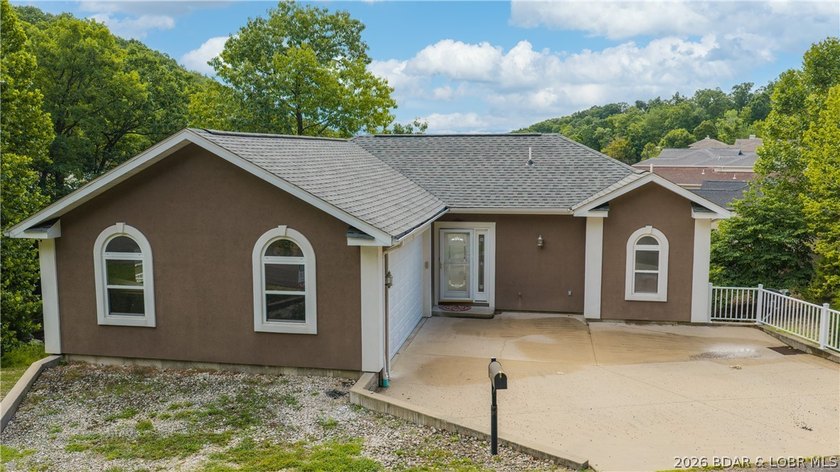 Lakefront living in a peaceful cove at the 26mm! Breathtaking - photo 38