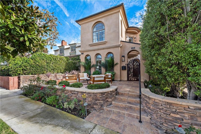 432 Acacia is a sophisticated home offering the perfect blend of - photo 3