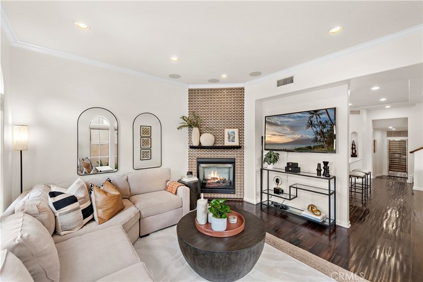 432 Acacia is a sophisticated home offering the perfect blend of - photo 8