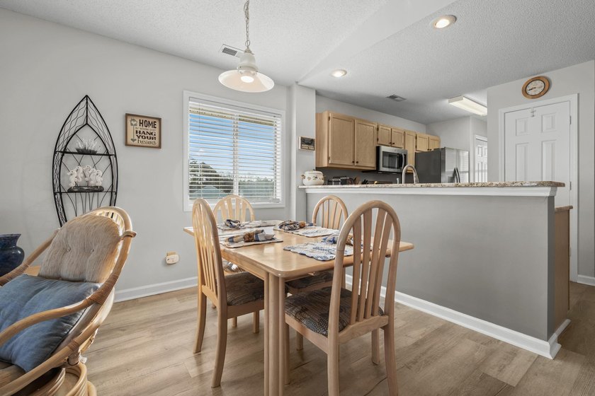 Beautiful Top-Floor 2BR/2BA Condo in Waterway Landing - North - photo 11