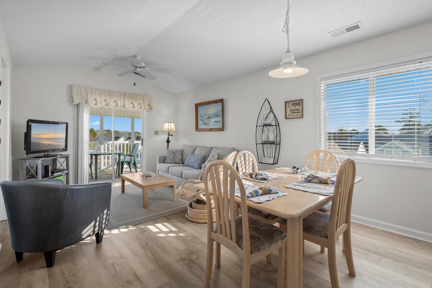 Beautiful Top-Floor 2BR/2BA Condo in Waterway Landing - North - photo 12