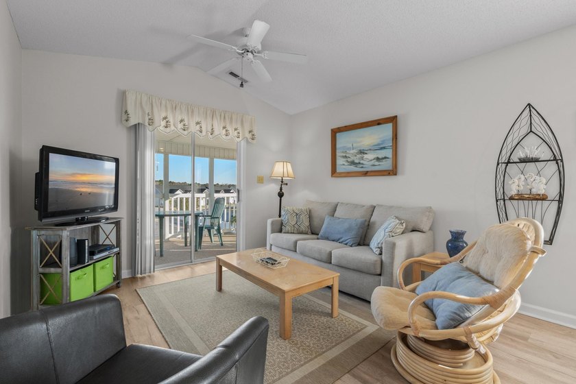 Beautiful Top-Floor 2BR/2BA Condo in Waterway Landing - North - photo 13
