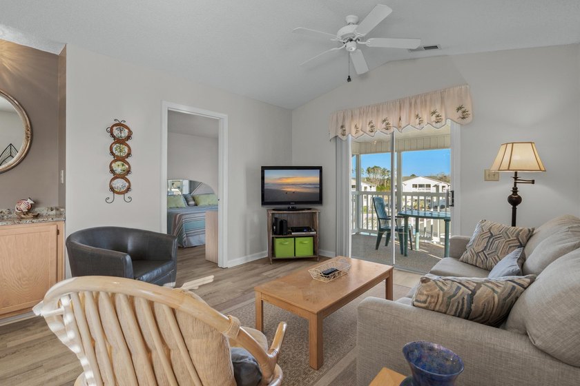 Beautiful Top-Floor 2BR/2BA Condo in Waterway Landing - North - photo 17