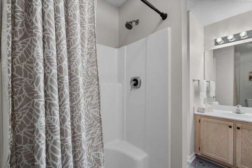Beautiful Top-Floor 2BR/2BA Condo in Waterway Landing - North - photo 22