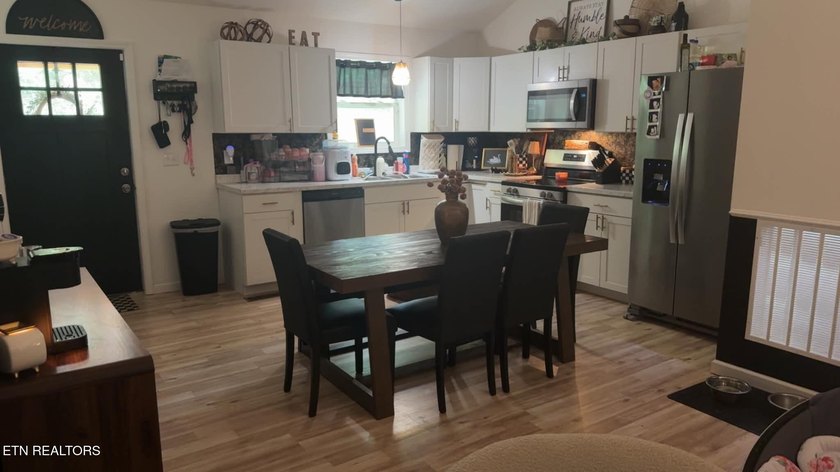 Just 2 years old! This one packs a punch! 1967 sq ft with 3 - photo 7