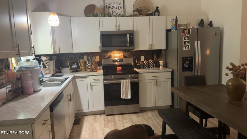 Just 2 years old! This one packs a punch! 1967 sq ft with 3 - photo 8