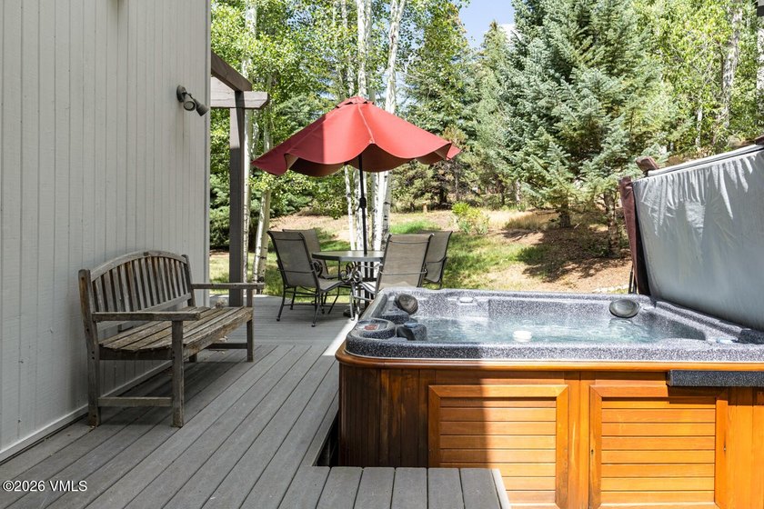 Mountain views, great outdoor living, and plenty of room for - photo 15