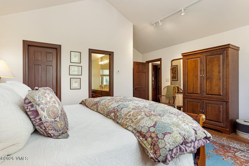 Mountain views, great outdoor living, and plenty of room for - photo 23