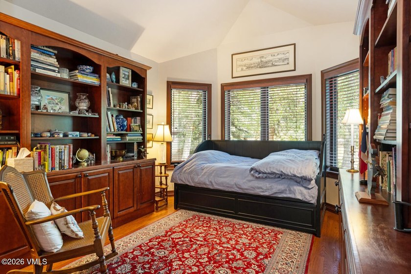Mountain views, great outdoor living, and plenty of room for - photo 24