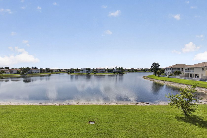 Welcome to this beautifully maintained 4-bedroom, 3.5-bath home - photo 2