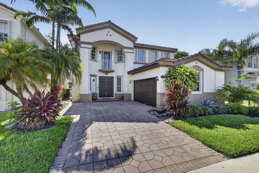 Welcome to this beautifully maintained 4-bedroom, 3.5-bath home - photo 5