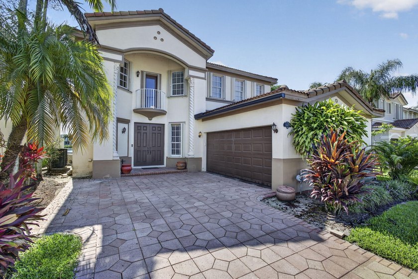 Welcome to this beautifully maintained 4-bedroom, 3.5-bath home - photo 6