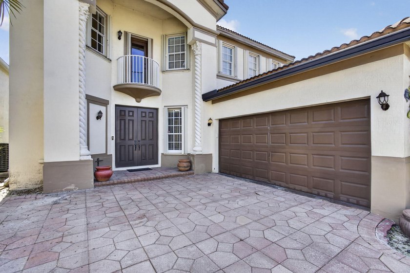 Welcome to this beautifully maintained 4-bedroom, 3.5-bath home - photo 7