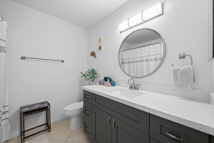 Welcome to this well-maintained 2-bedroom, 2-bathroom villa in - photo 8