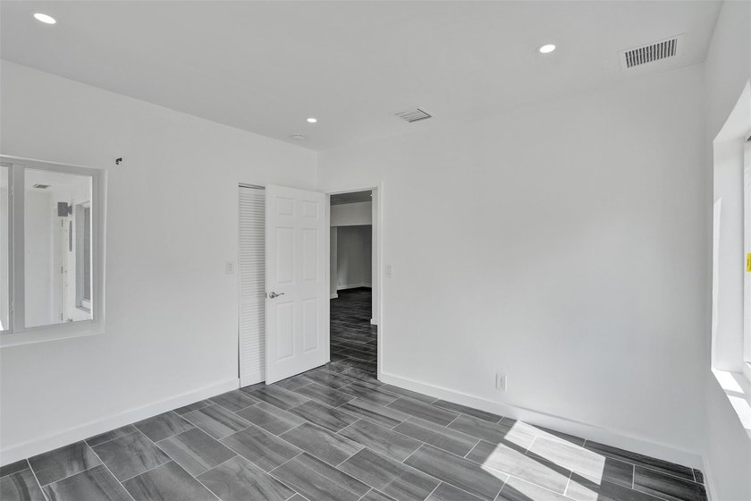 Bright, newly renovated 2-bed, 1-bath home plus versatile den in - photo 19