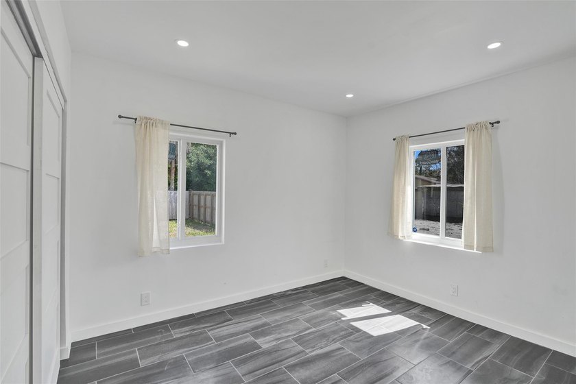Bright, newly renovated 2-bed, 1-bath home plus versatile den in - photo 22