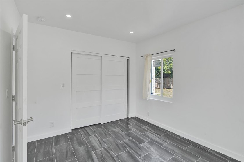 Bright, newly renovated 2-bed, 1-bath home plus versatile den in - photo 23