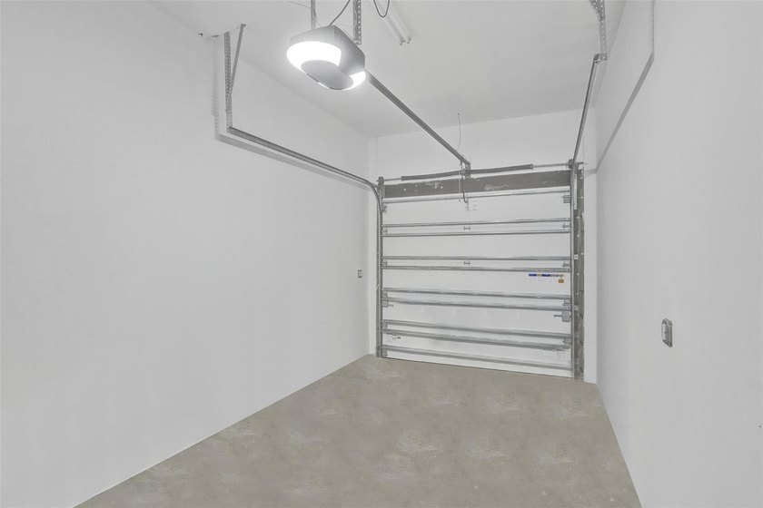 Bright, newly renovated 2-bed, 1-bath home plus versatile den in - photo 39