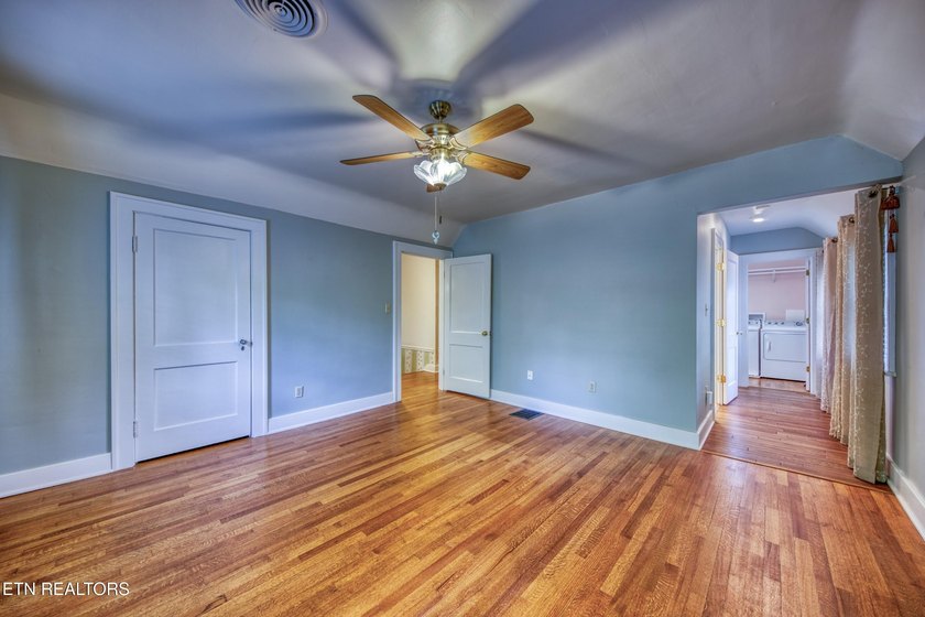 Charming 1930s English Cottage-inspired home where original - photo 4