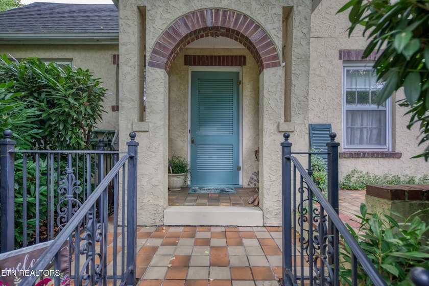Charming 1930s English Cottage-inspired home where original - photo 8