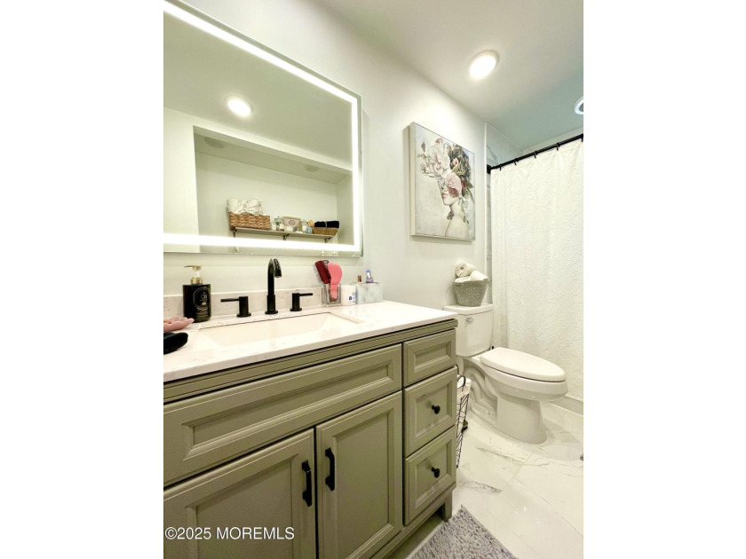 This gorgeous contemporary split level is located on a quiet - photo 13