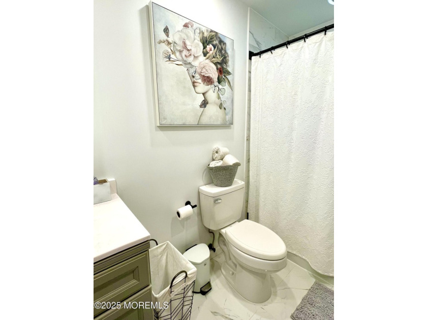 This gorgeous contemporary split level is located on a quiet - photo 16