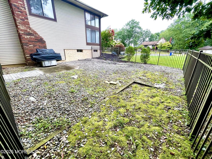 This gorgeous contemporary split level is located on a quiet - photo 43