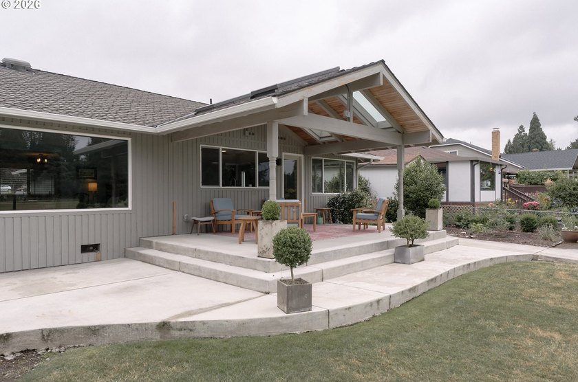 Fabulous very well maintained one-level Ranch style home located - photo 33