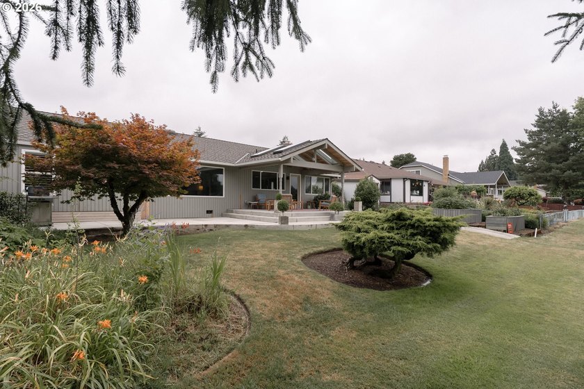 Fabulous very well maintained one-level Ranch style home located - photo 34