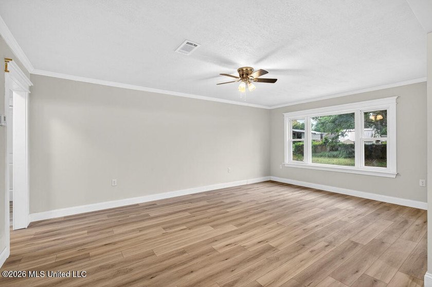 Completely remodeled and move-in ready! This home has been - photo 10