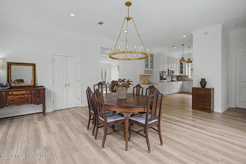 Rare find in the desirable Stanton Place, situated on a corner - photo 4