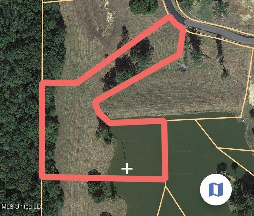 Gorgeous waterfront lot in the upscale, gated subdivision of - photo 6